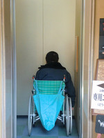 Medium_３．２階大浴場専用エレベーター内resize3630 (3)